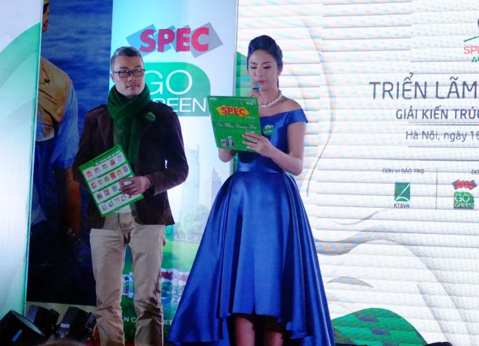 Hoa hậu Việt Nam 2010 tự tin trong vai trò là một MC chuyên nghiệp
