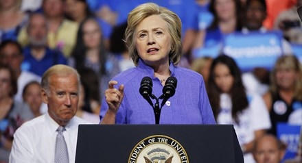 Ứng viên Tổng thống Mỹ Hillary Clinton mắc bệnh nghiêm trọng Ảnh: AFP