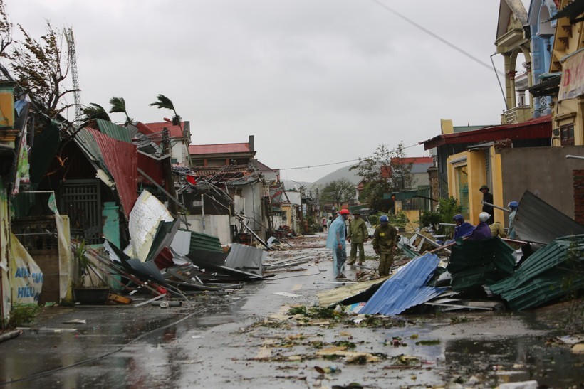 Bão gây thiệt hại tại xã Hoằng Giang, tỉnh Thanh Hóa.