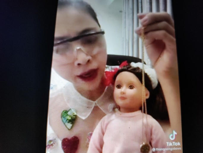 Youtuber Thơ Nguyễn bị phản ứng do đăng clip có nội dung phản cảm