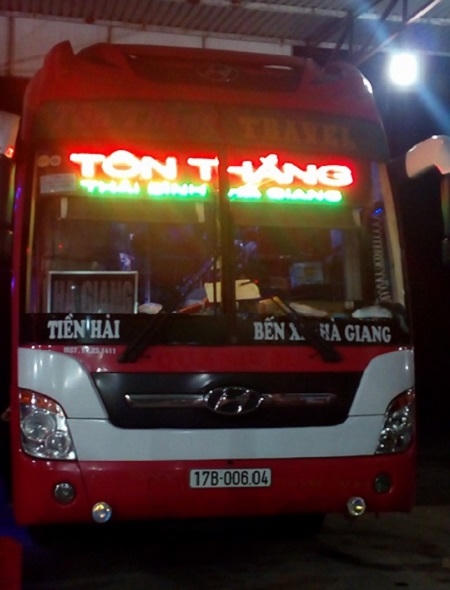 Chiếc xe khách của nhà xe Tôn Thắng. Ảnh: Hành khách cung cấp
