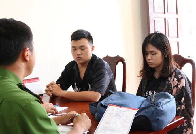 Kiên và Phương tại cơ quan điều tra.