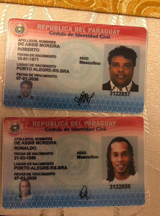 Hộ chiếu giả của Ronaldinho ghi nhận anh là người Paraguay. Ảnh: Abola.