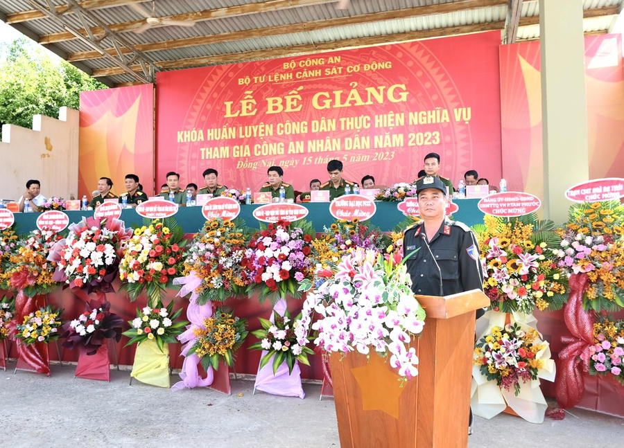 Thượng Tá Đặng Tuấn Anh Bí Thư Đảng Uỷ, Trung Đoàn Trưởng CSCĐ phát biểu bế mạc và cảm ơn Quý Vị Đại Biểu và Lãnh Đạo