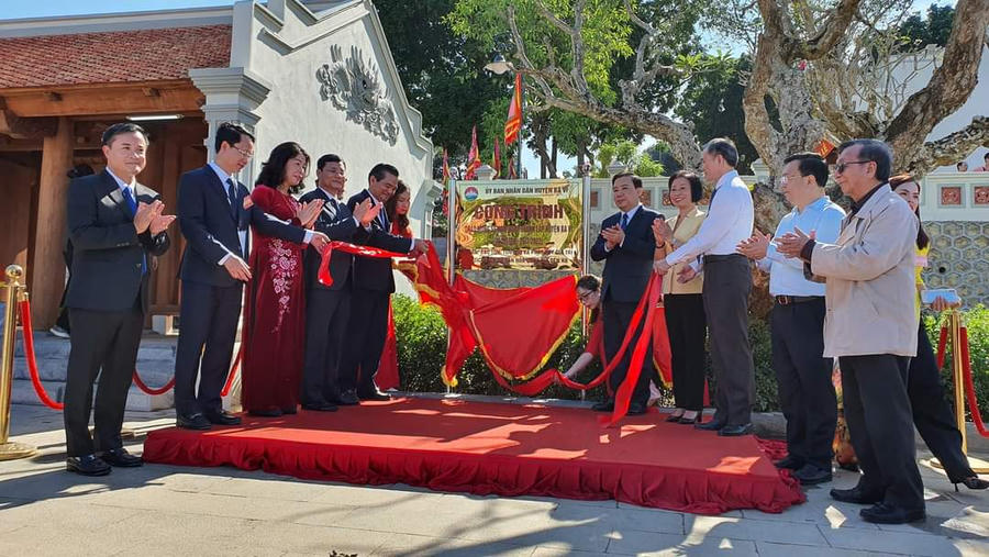 Đảng bộ, chính quyền và nhân dân các dân tộc huyện Ba Vì hân hoan vui mừng trong ngày trọng đại.
