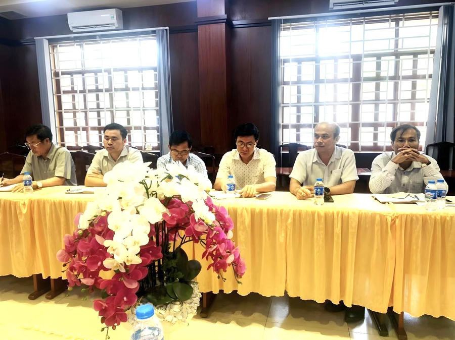 Các đại biểu tham dự hội thảo.