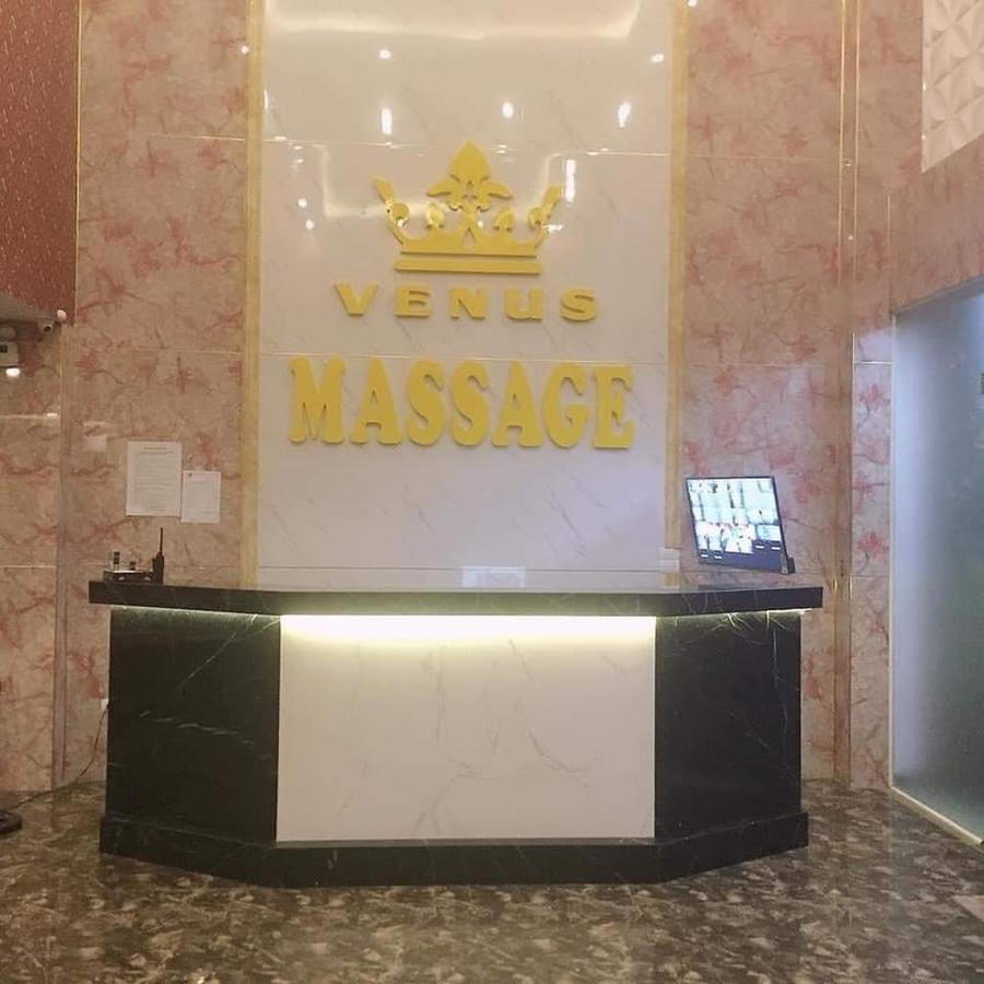 Quán massager Venus ở số 35 đường Văn Tiến Dũng hoạt động trá hình khi cho nhân viên không mảnh vải che thân kích dục cho khách làng chơi.