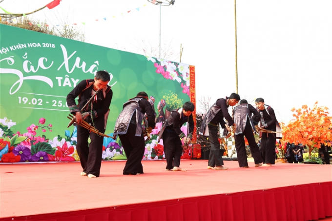 Đến lễ hội Sắc xu&acirc;n T&acirc;y Bắc, chơi đ&atilde; đời, mang về qu&agrave; qu&yacute;