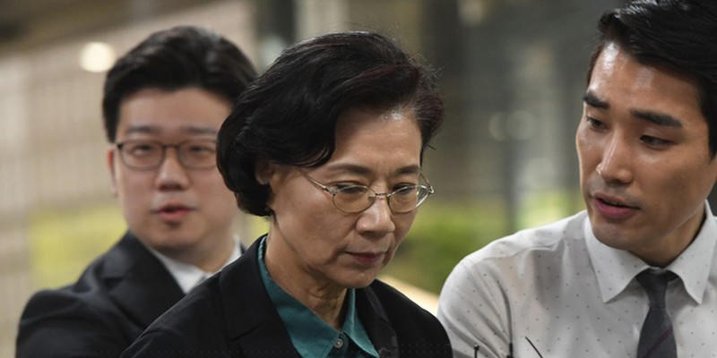  Lee Myung Hee (phu nhân của chủ tịch Cho Yang Ho) dính bê bối ngược đãi với nhân viên.