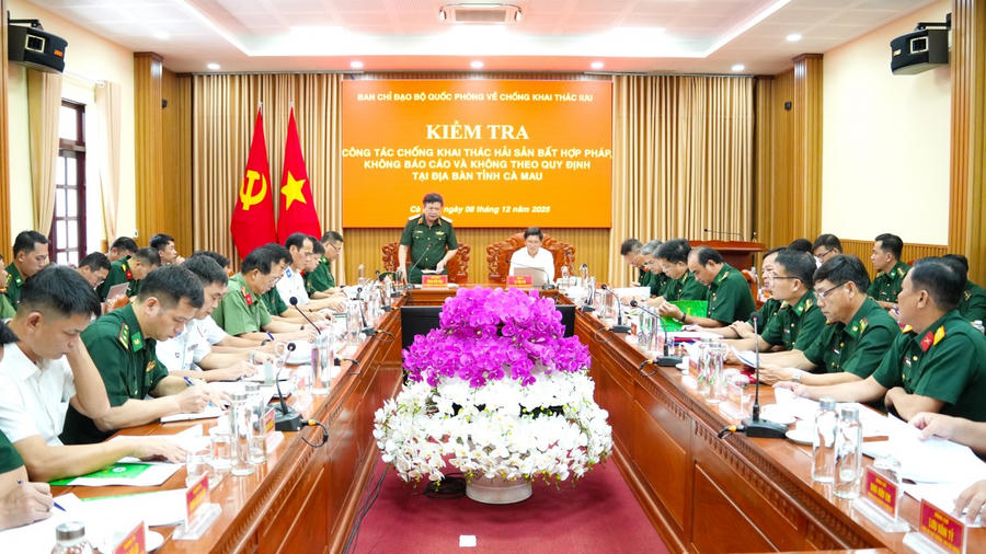 Đoàn công tác Bộ Quốc phòng kiểm tra IUU tại Ban Chỉ huy BĐBP tỉnh Cà Mau.