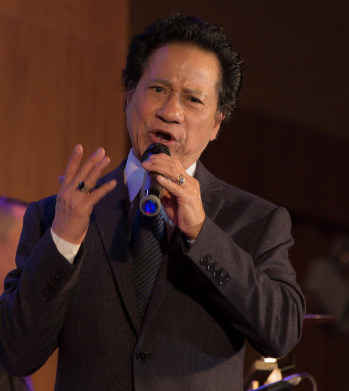 Chế Linh sẽ gửi tới khán giả 20 ca khúc có cả solo và song ca với các tên tuổi đến từ hải ngoại.