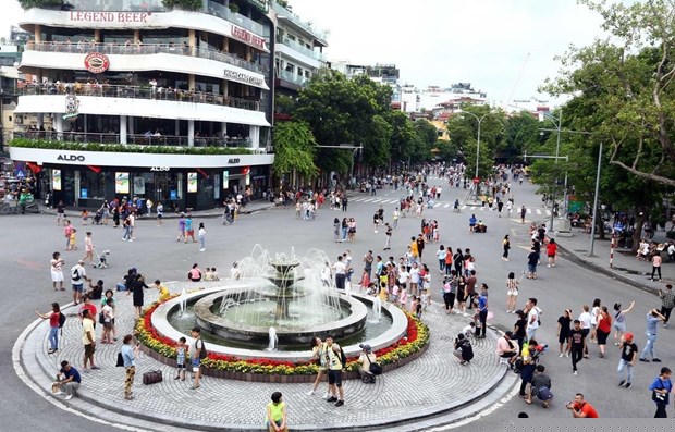 Phố đi bộ quanh hồ Hoàn Kiếm. (Ảnh: Danh Lam/TTXVN)