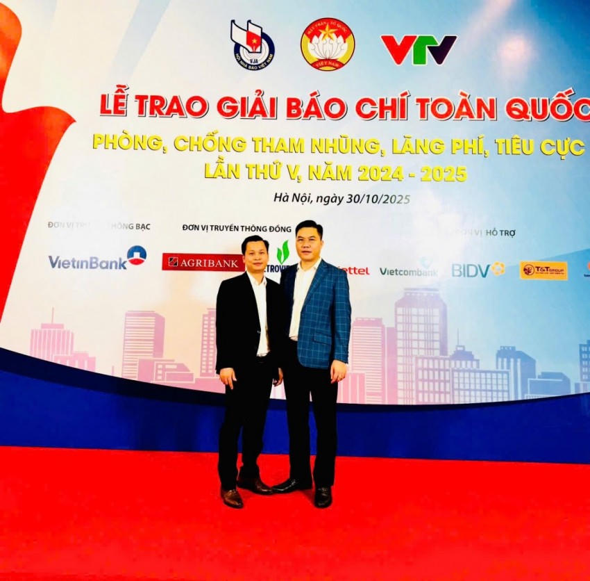 Báo PLVN đạt Giải C với loạt bài “Đường đi của các mặt hàng “tả pí lù” qua Hải quan Đà Nẵng” của tác giả Hoàng Vượng, Duy Khương.
					
				
			
			Báo PLVN đạt Giải C với loạt bài “Đường đi của các mặt hàng “tả pí lù” qua Hải quan Đà Nẵng” của tác giả Hoàng Vượng, Duy Khương.