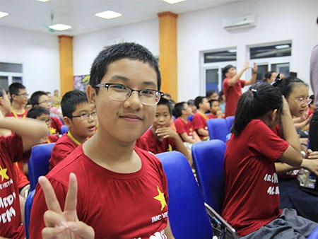 Em Vũ Anh Thái (học sinh trường Archimedes Academy, Hà Nội) – người đã đoạt cúp Grand Champion Toán học cùng huy chương Vàng tại Singapore năm 2015, chia sẻ cùng Phapluatplus. Ảnh: Loan Bảo.
