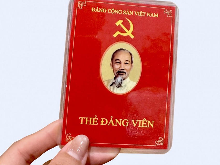 Ban Bí thư yêu cầu tiến hành đổi thẻ đảng viên trong toàn Đảng, hoàn thành trước ngày 2/9.