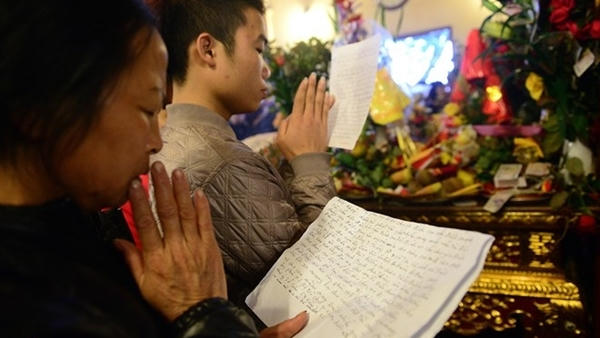 Vào ngày này, người Việt Nam ta thường làm mâm cơm để cúng gia tiên cầu mong bình an, mạnh khỏe quanh năm. Ảnh minh họa.