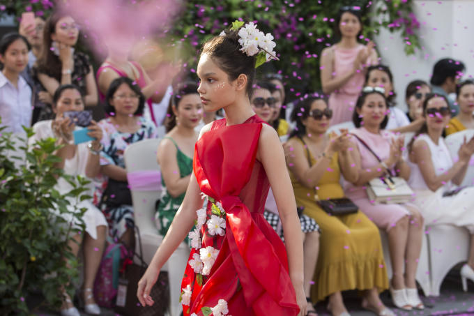 Alex trong trang phục.