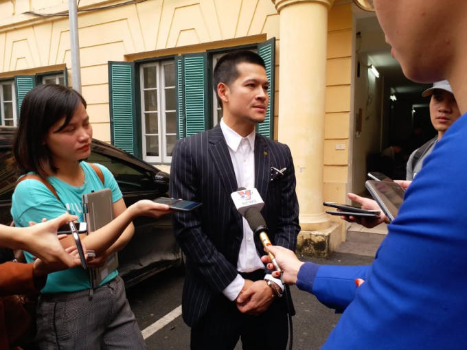 Đạo diễn Việt Tú.
