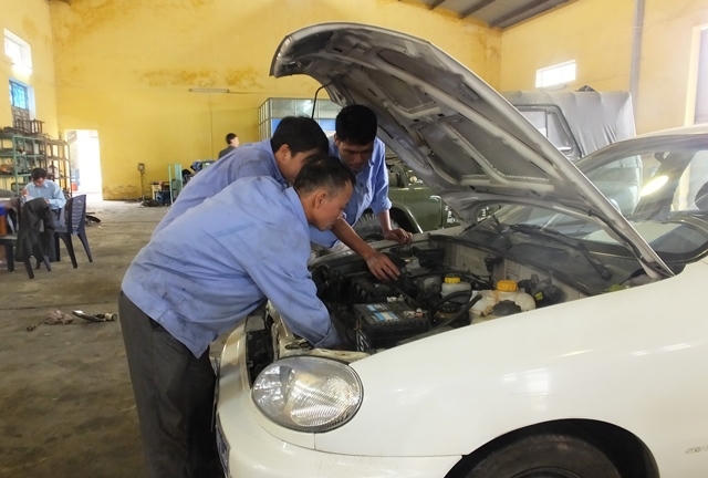 Ngành nghề công nghệ ô tô học viên chỉ đếm trên đầu ngón tay.