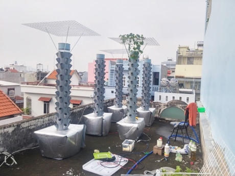 Anh Sơn phải tự mày mò thiết kế mô hình chứ không thuê thợ