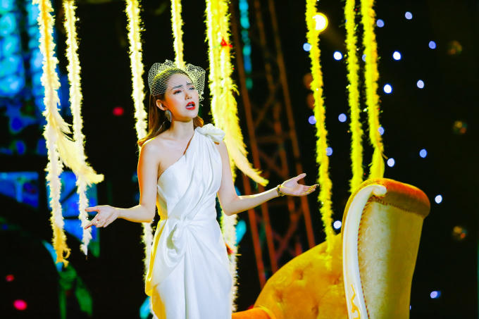 Võ Hạ Trâm hạnh phúc kể về tình yêu mới