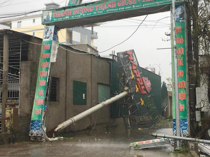 Chiều 15/9, thời điểm bão Doksuri quét vào đã có thiệt hại nặng nề.