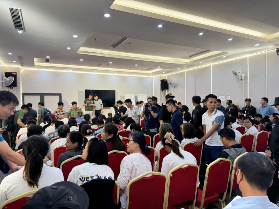 Tổ chức sự kiện “Quảng bá, hướng dẫn khách hàng mới” của hệ thống Meta Whale với sự tham gia của hơn 100 người.