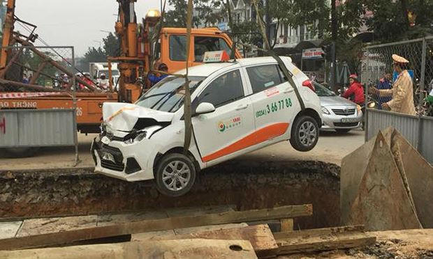 Một vụ tai nạn giao thông xảy ra tại công trường Dự án Cải thiện môi trường nước TP Huế. (Hình chụp tháng 1/2018)