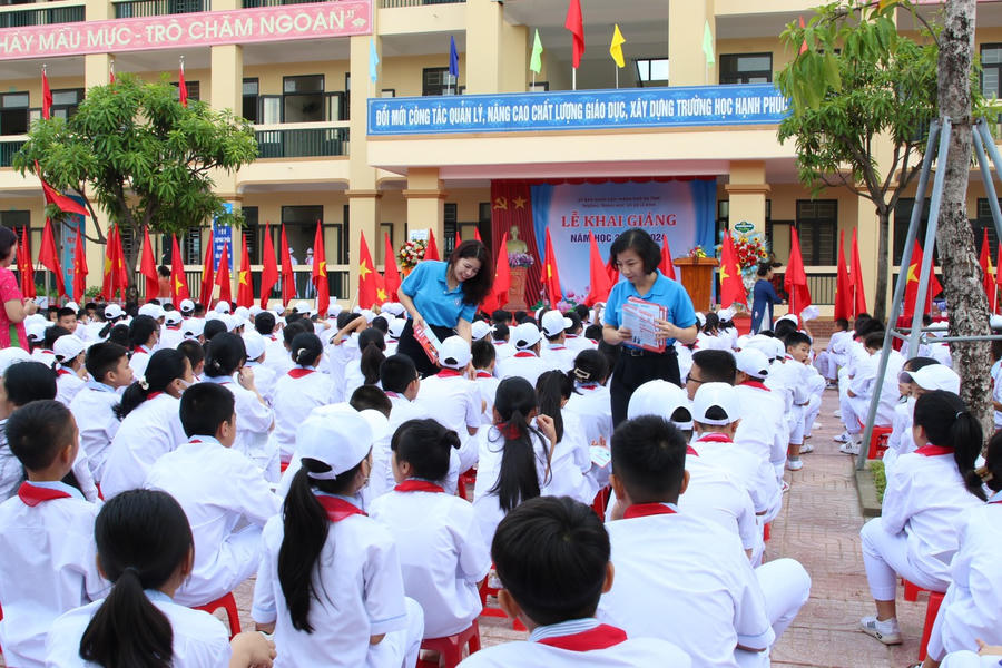 Chính sách BHYT chăm sóc sức khỏe toàn diện cho thế hệ trẻ ngay từ y tế trường học.