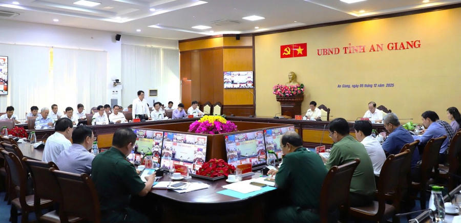 Quang cảnh cuộc họp