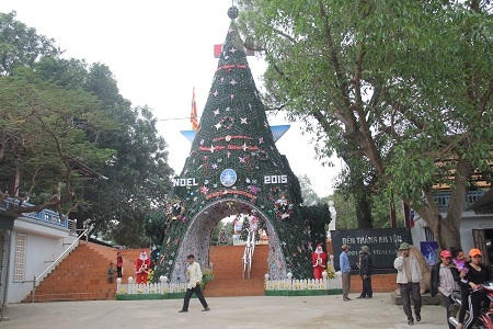 Cây thông Noel nổi bật nhất tại Linh địa Trại Gáo (Ảnh: CTV).