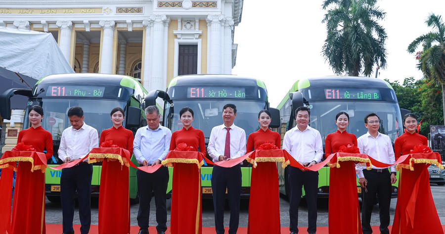 Tuyến buýt điện E11, lộ trình Bờ Hồ - Yên Phụ miễn phí cho tất cả người dân từ hôm nay 18/8.