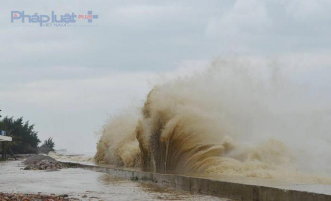 Những th&ocirc;ng tin mới nhất về b&atilde;o số 10: Th&aacute;p truyền h&igrave;nh Thị x&atilde; Kỳ Anh, H&agrave; Tĩnh đ&atilde; đổ sập