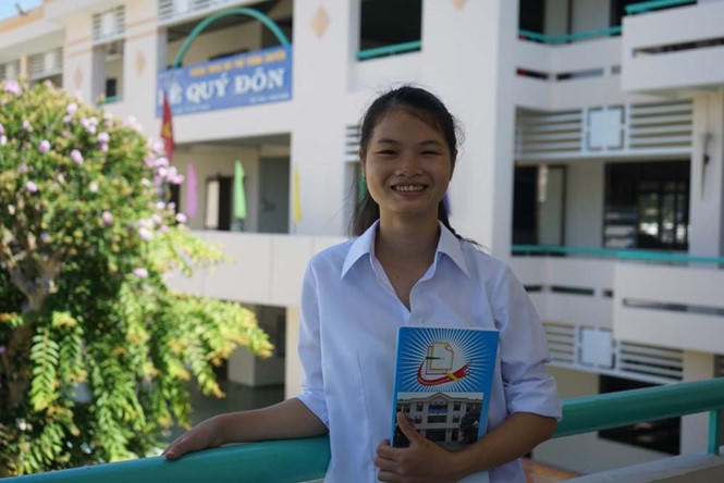 Nữ thủ khoa Nguyễn Thị Kim Phượng. Ảnh: Thanh Niên.