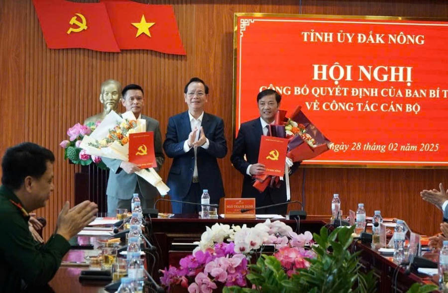 Ông Lê Trọng Yên - Tỉnh uỷ viên, Phó Chủ tịch UBND tỉnh Đắk Nông (ngoài cùng bên phải) được tham gia vào Ban Thường vụ Tỉnh ủy Đắk Nông nhiệm kỳ 2020 - 2025. Ảnh: T.H