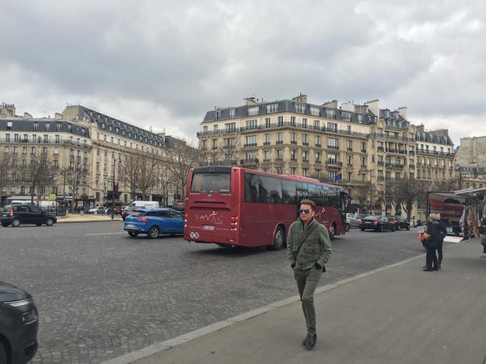 Mr.Đ&agrave;m h&agrave;o hứng thăm Kinh đ&ocirc; &aacute;nh s&aacute;ng