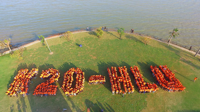 Sắc áo cam ngập tràn FLC Sầm Sơn