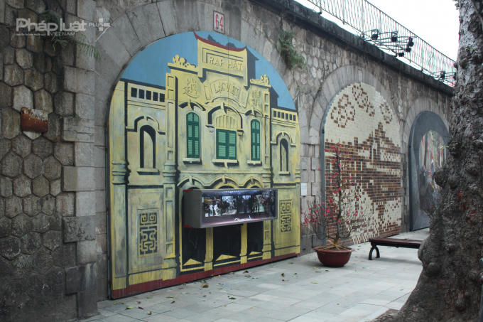 Đoạn phố Phùng Hưng nối liền với khu vực chợ hoa Hàng Lược đã trở thành đoạn phố đi bộ chính thức kể từ đầu tháng 2.