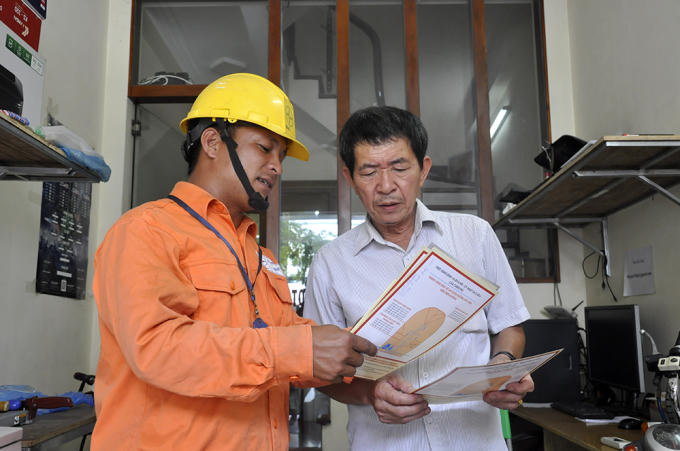 Đẩy mạnh c&ocirc;ng t&aacute;c tuy&ecirc;n truyền sử dụng điện an to&agrave;n, hiệu &nbsp;quả đến người d&acirc;n tr&ecirc;n địa b&agrave;n Thủ đ&ocirc;