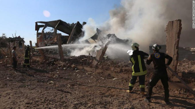 Hiện trường vụ không kích ở Khan Sheikhoun hồi tuần trước.