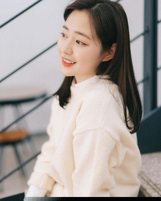 Cô hiện là là sinh viên Khoa Nhạc cụ Đại học Quốc gia Seoul.