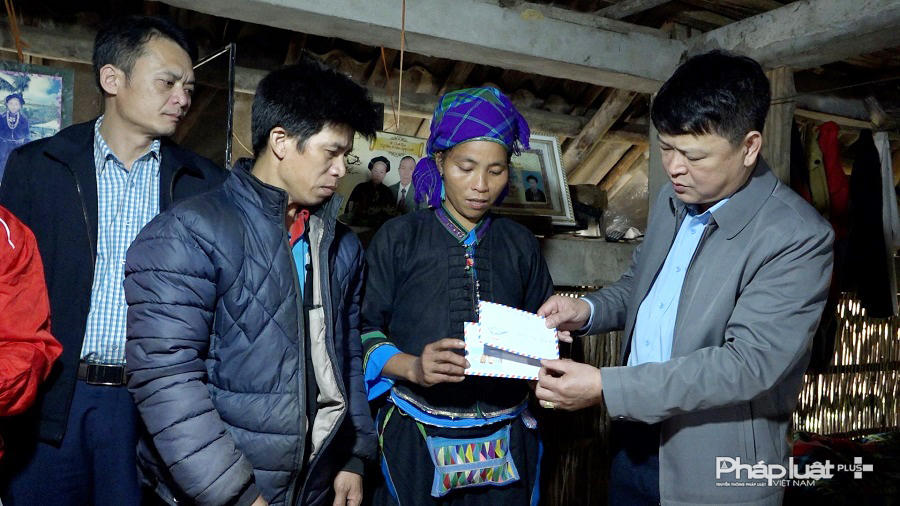 7b83aeb4218f8ad1d39e