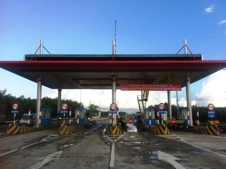 Trạm thu phí trên QL.51 (ảnh: dantri.com.vn).