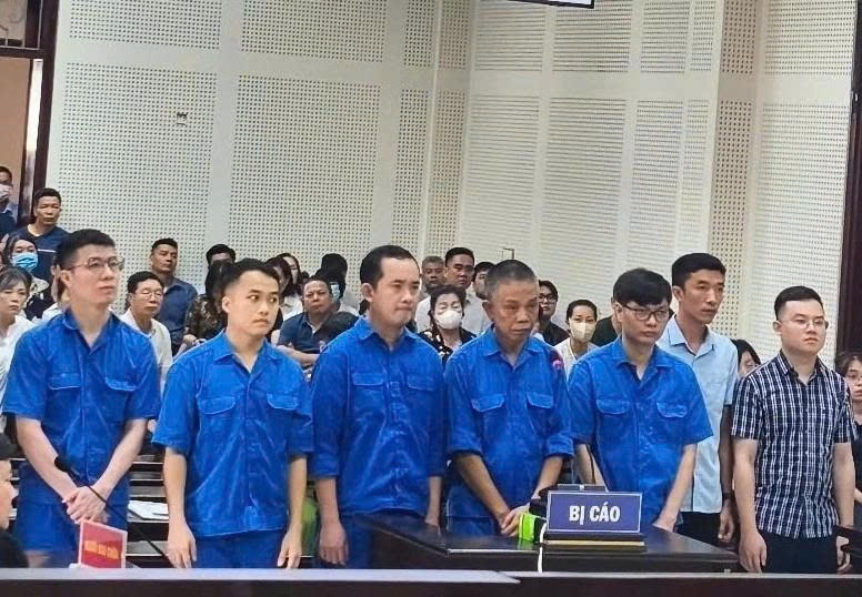 Các bị cáo tại phiên tòa. (Ảnh: CA Quảng Ninh)