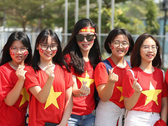 Những cổ động viên nữ ấn tượng đến cổ vũ cho thầy trò HLV Park Hang Seo