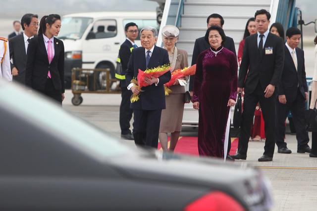 Những hình ảnh đầu tiên của Nhà vua và Hoàng hậu Nhật Bản tại Hà Nội