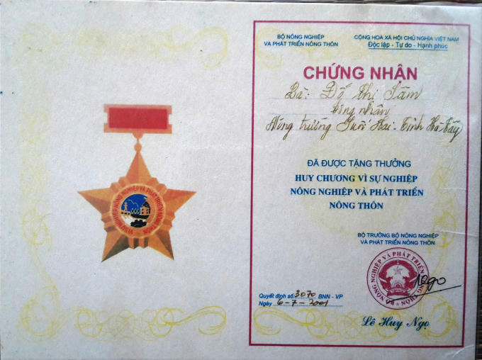 Do có nhiều cống hiến cho nông trường nên bà Sâm đã được tặng thưởng Huy chương vì sự nghiệp nông nghiệp và phát triển nông thôn.