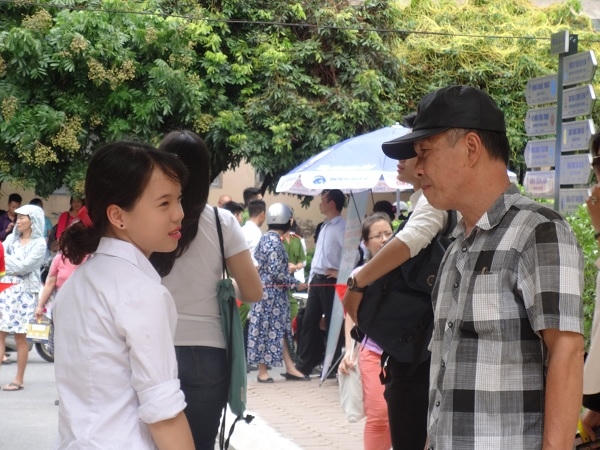 Nhiều em tỏ ra tiếc nuối khi phát hiện lỗi sai ở bài làm của mình.