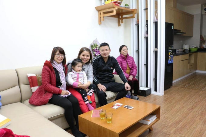 Một gia đình đã nhận căn hộ và về ở trước Tết Nguyên đán.