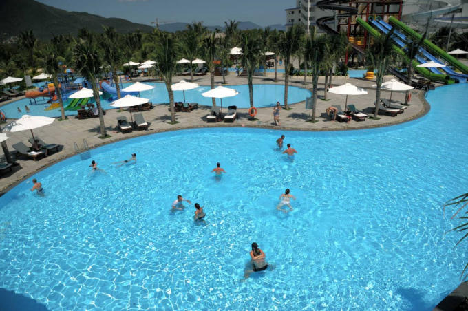 Bãi Dài đón du khách quốc tế lưu trú và trải nghiệm các dịch vụ vui chơi - giải trí. Hình ảnh ghi nhận tại Cam Ranh Riviera Beach Resort & Spa.